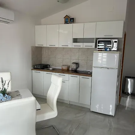 Viktoria Appartement Vir