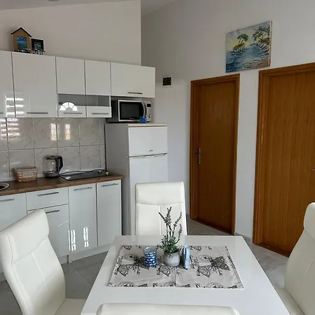 Apartman Viktoria Vir